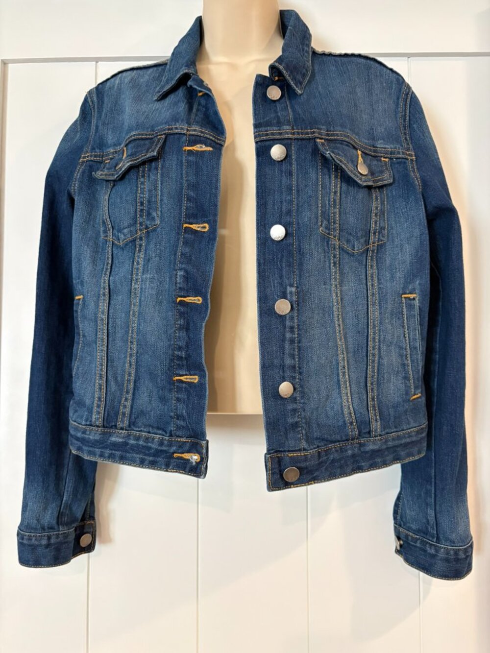 GAP 1969 Classic Denim Jacket Women’s Medium Wash, Button Fron,t Size M